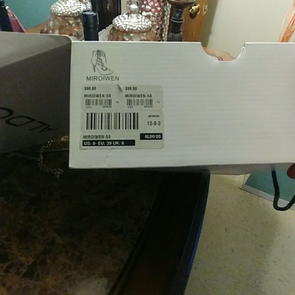 Shoes - Picture 6 of 6